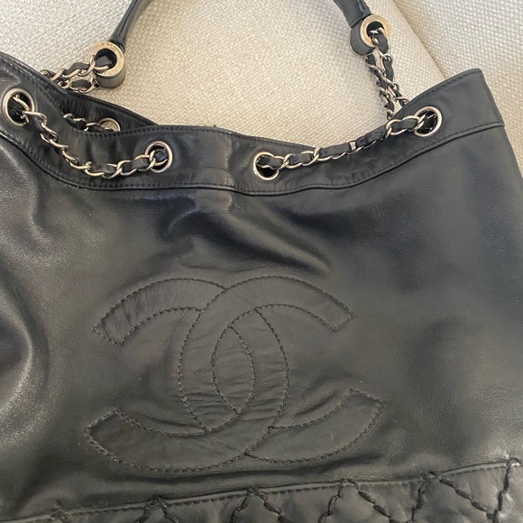 Authentic Chanel Black Leather Women's Bag - Picture 13 of 15